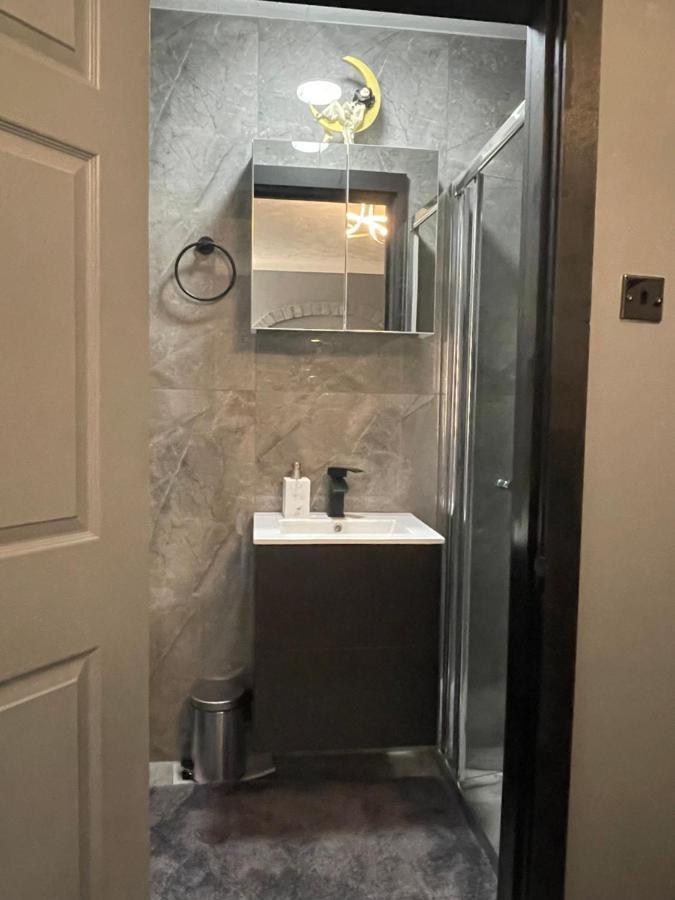Da Vinci & Guest Parking, A Real Gem 4* Crawley (West Sussex)