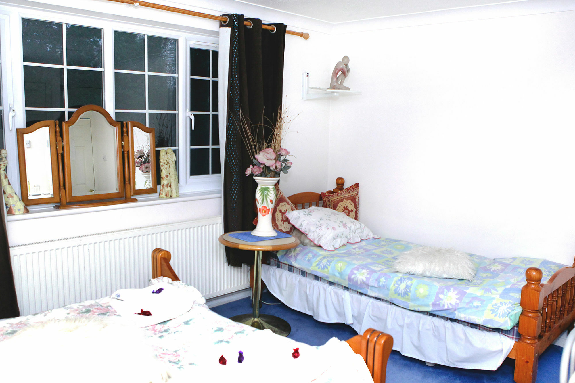 Da Vinci & Guest Parking, A Real Gem Crawley (West Sussex)